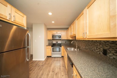 5d-115 Polifly Rd, Hackensack, NJ, 07601-3253 | Card Image