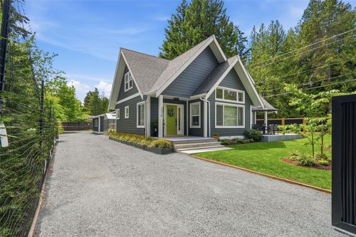 234 Fern Rd, Qualicum Beach, BC, V9K1S4 | Card Image