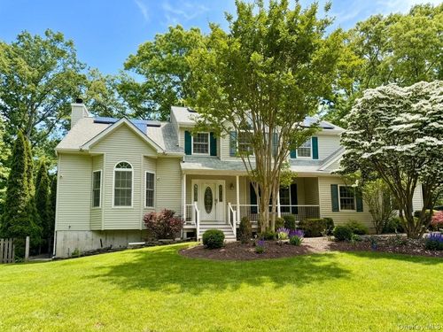 32 4th Ave, Rocky Point, NY, 11778-9426 | Card Image