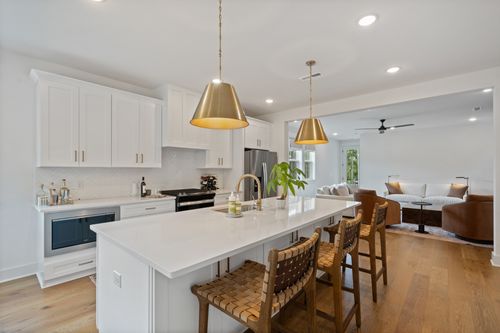 323 Whitsett Rd, Nashville, TN, 37210-5347 | Card Image