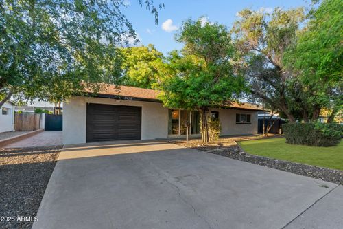 3938 E Cheery Lynn Rd, Phoenix, AZ, 85018-6425 | Card Image