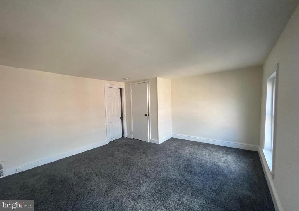 Residential Lease in BURLINGTON 4