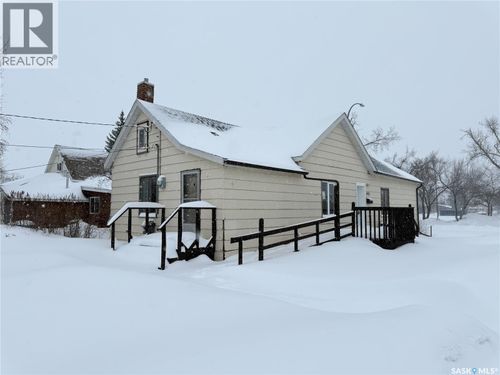 403 3rd Ave W, Melville, SK, S0A | Card Image