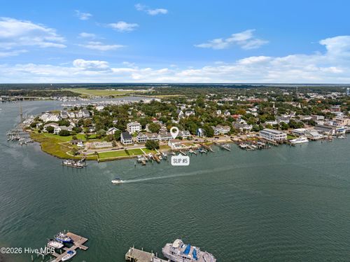and-slip-5-122 Front St, Beaufort, NC, 28516-2121 | Card Image