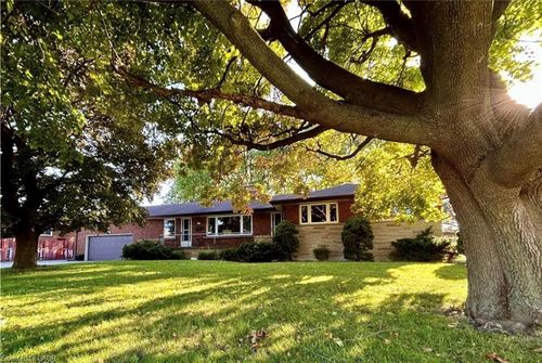 253 Limeridge Rd W, Hamilton, ON, L9C2V4 | Card Image