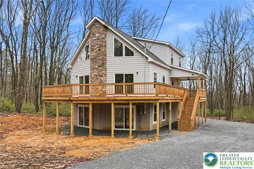 30 Susquehanna Dr, Jim Thorpe, PA, 18229-3740 | Card Image