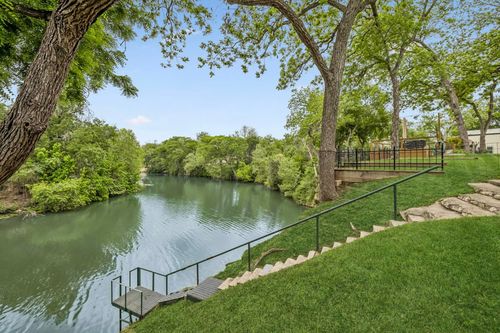 900 Boenig St, Seguin, TX, 78155-6726 | Card Image