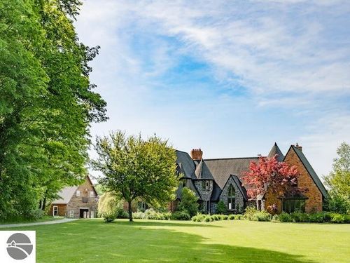 55 S Hope Rdg, Traverse City, MI, 49696-5928 | Card Image