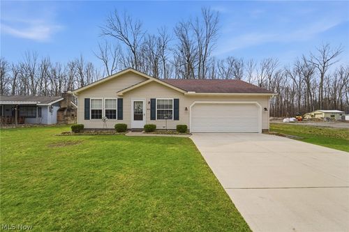 5206 University Dr, Geneva, OH, 44041-9738 | Card Image