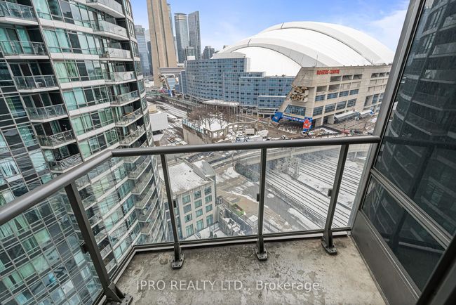 1808 - 373 Front St W, Condo with 3 bedrooms, 2 bathrooms and 1 parking in Toronto ON | Image 14