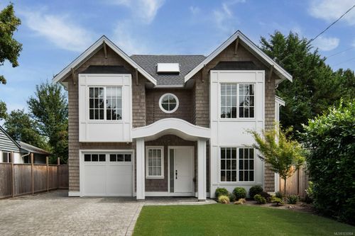 2639 Victor St, Victoria, BC, V8R4E3 | Card Image