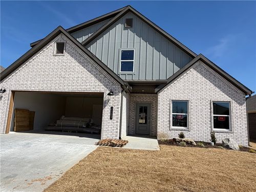 2303 N Lexington St, Siloam Springs, AR, 72761-7285 | Card Image