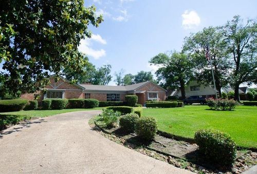 3590 Brentwood Dr, Beaumont, TX, 77706-3725 | Card Image