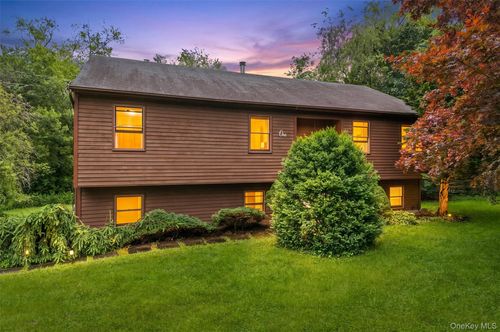 1 Sunset Dr, Yorktown Heights, NY, 10598-6542 | Card Image