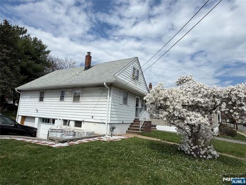 2 Sunnyside Pl, Verona, NJ, 07044-1347 | Card Image