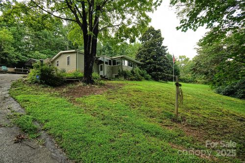 108 Nature Dr, Hendersonville, NC, 28792-9520 | Card Image