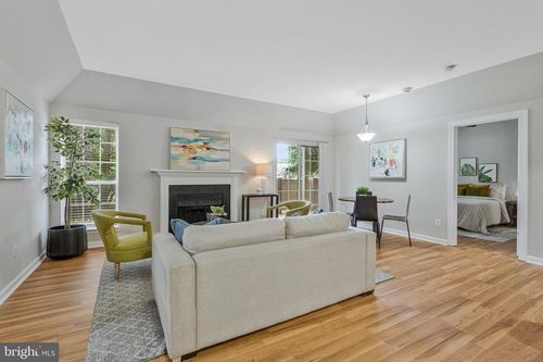 apt-2001-12153 Penderview Ln, FAIRFAX, VA, 22033-4758 | Card Image