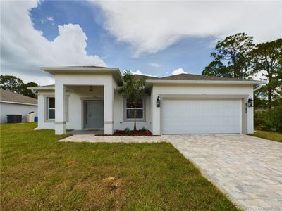 8185 103rd Court, House other with 3 bedrooms, 2 bathrooms and 2 parking in Vero Beach FL | Image 1