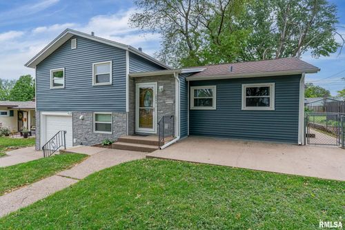 2845 Washington Ln, Davenport, IA, 52804-1748 | Card Image