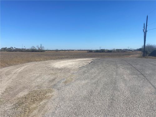 668 County Road 133, Alice, TX, 78332-9367 | Card Image
