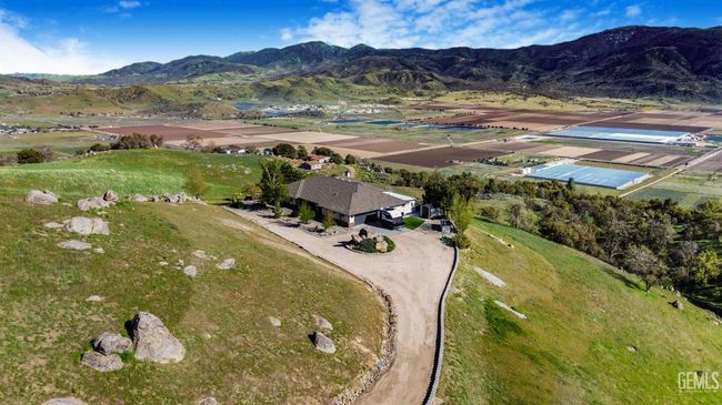 26700 Skyline Dr, House other with 3 bedrooms, 3 bathrooms and null parking in Tehachapi CA | Image 4
