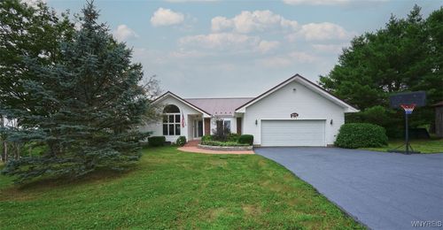 9245 Cole Rd, Boston, NY, 14025-9761 | Card Image