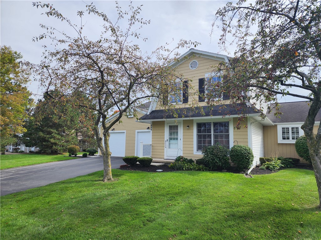 Deerhurst Ln, Webster, NY 14580