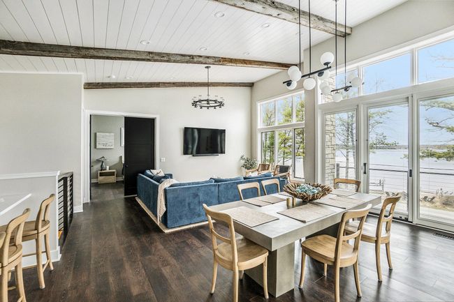 Upper level - dining area | Image 20