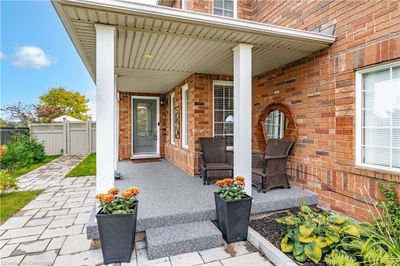 95 Thoroughbred Blvd, Townhouse with 4 bedrooms, 3 bathrooms and 6 parking in Ancaster ON | Image 3