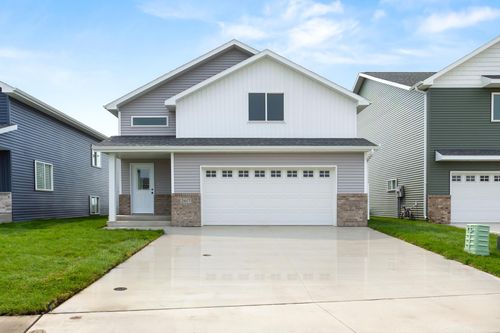 2617 38th Ave S, Moorhead, MN, 56560 | Card Image