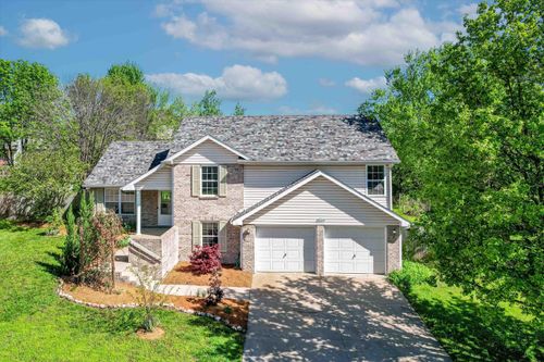 1405 Man O War Dr, Columbia, MO, 65202-1782 | Card Image