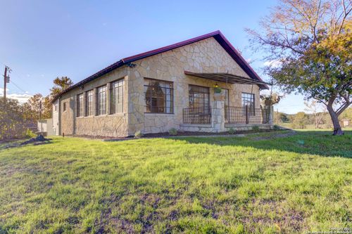 551 Fm 337, Medina, TX, 78055-3623 | Card Image