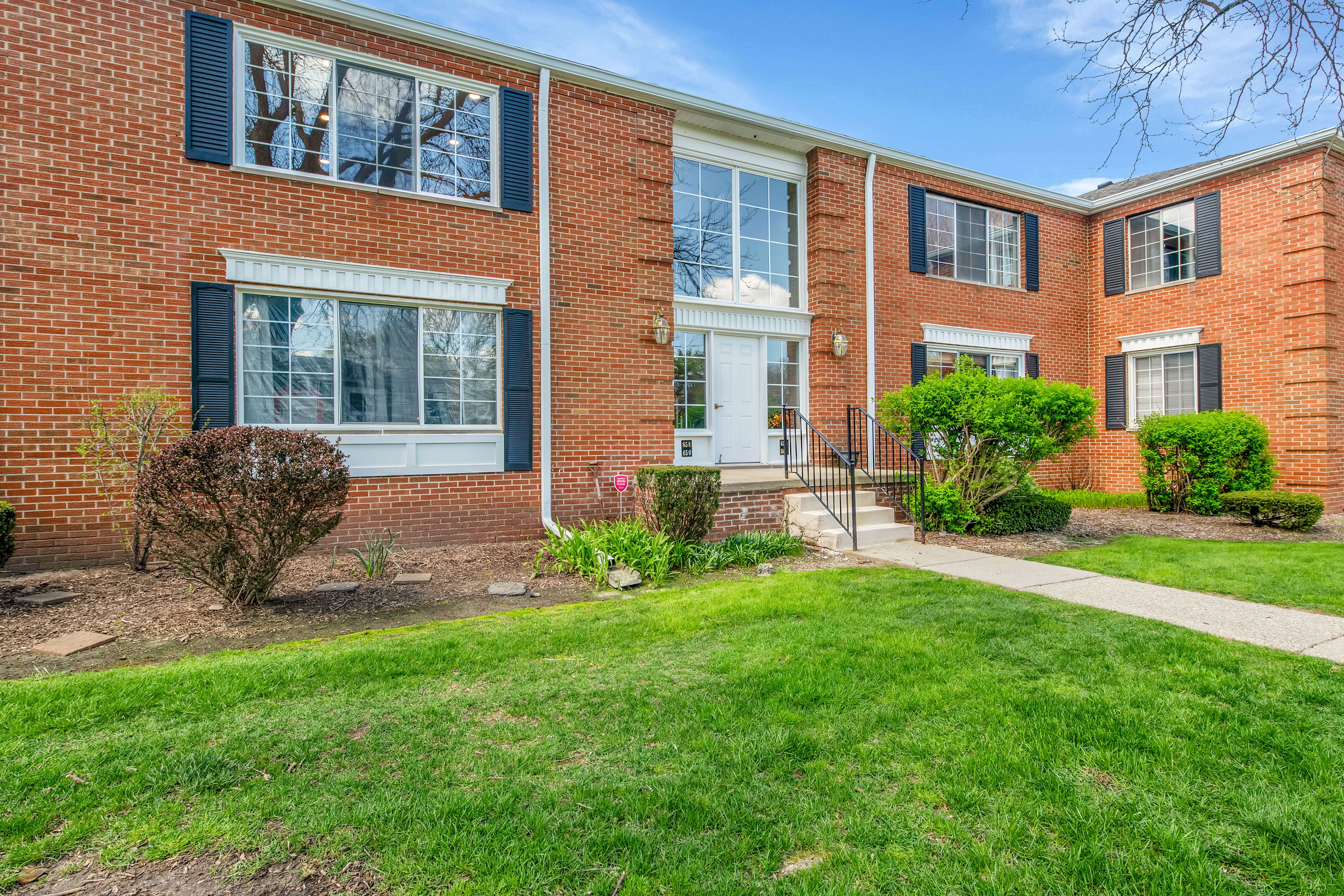 Fox Hills Dr, Bloomfield Hills, MI 48304