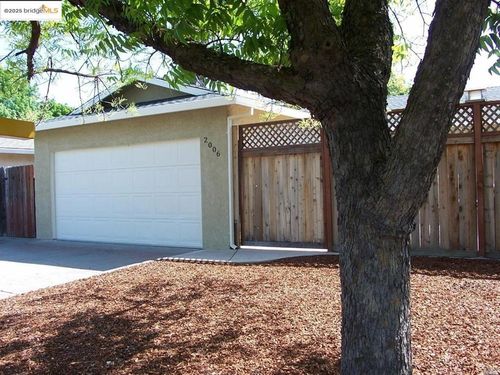 2006 Robin Dr, Fairfield, CA, 94533-2333 | Card Image