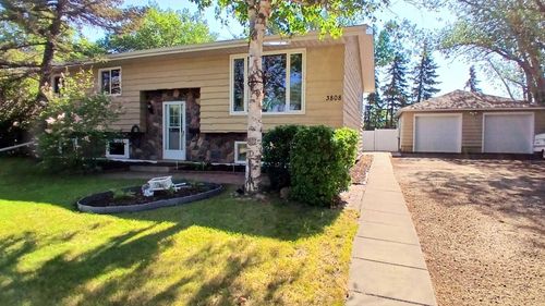 3808 49a Ave, Innisfail, AB, T4G1J2 | Card Image