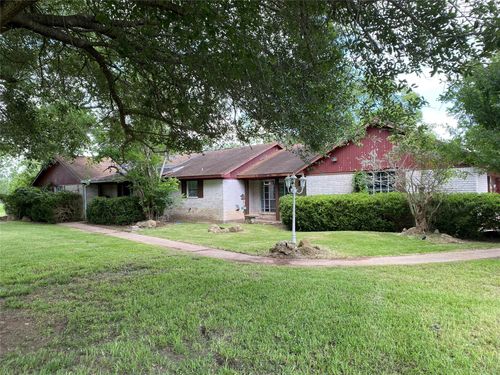 416 Fort Bend Dr, Wallis, TX, 77485-9320 | Card Image