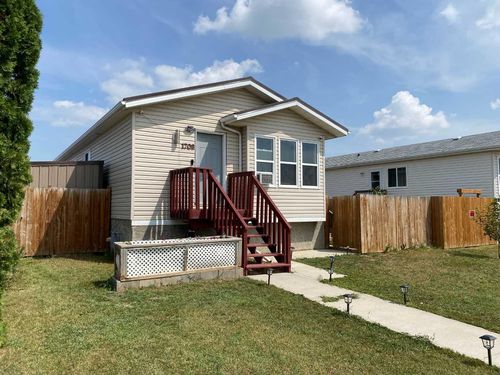 1708 2 Ave E, Brooks, AB, T1R1K3 | Card Image