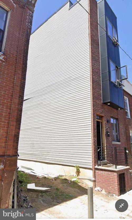 2414 S Marshall St, Philadelphia, PA, 19148-3825 | Card Image