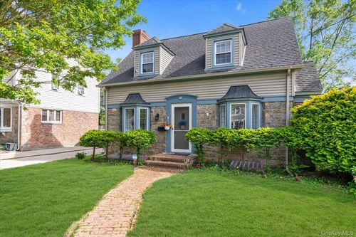 26 Latimer Ct, Rockville Centre, NY, 11570-5021 | Card Image