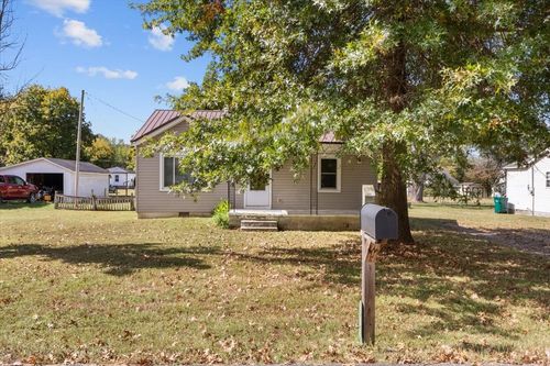 106 Park Cir, Waverly, TN, 37185-1417 | Card Image