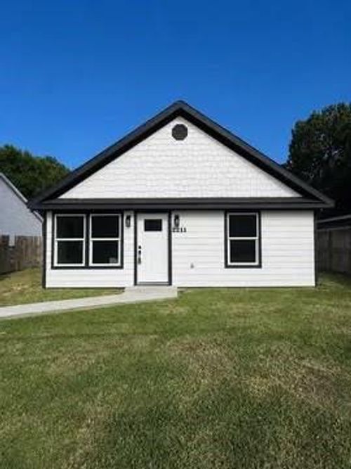 2211 Avenue C, Nederland, TX, 77627-6032 | Card Image
