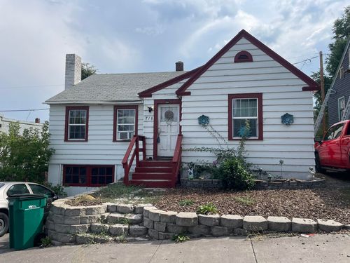 718 Roseway Dr, Klamath Falls, OR, 97601-2037 | Card Image