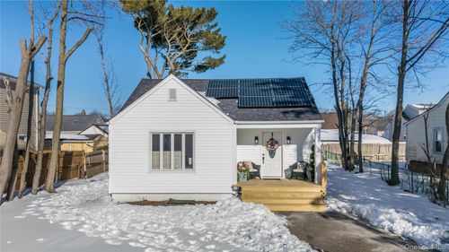 255 Elmore Street, Islip, NY, 11722 | Card Image