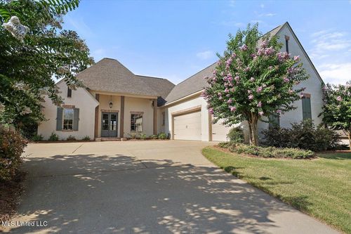 111 Wingspan Way, Madison, MS, 39110-0002 | Card Image