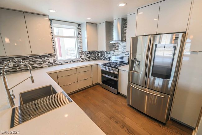 UNIT-1117 - 150 Las Vegas Blvd N, Condo with 3 bedrooms, 3 bathrooms and null parking in Las Vegas NV | Image 11