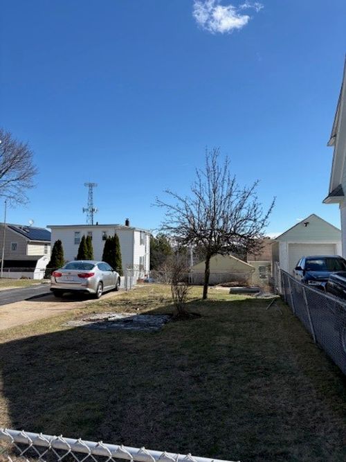 19 Brockton St, Providence, RI, 02904-1516 | Card Image