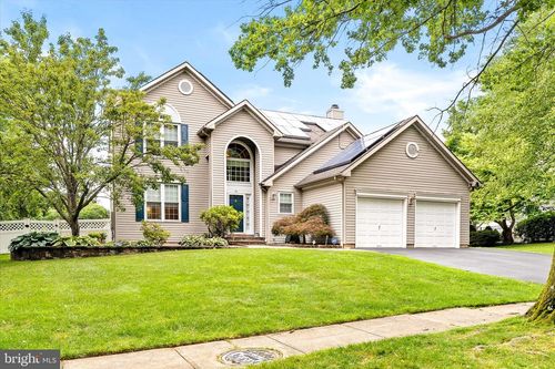 30 Inverness Ln, East Windsor, NJ, 08520-4742 | Card Image
