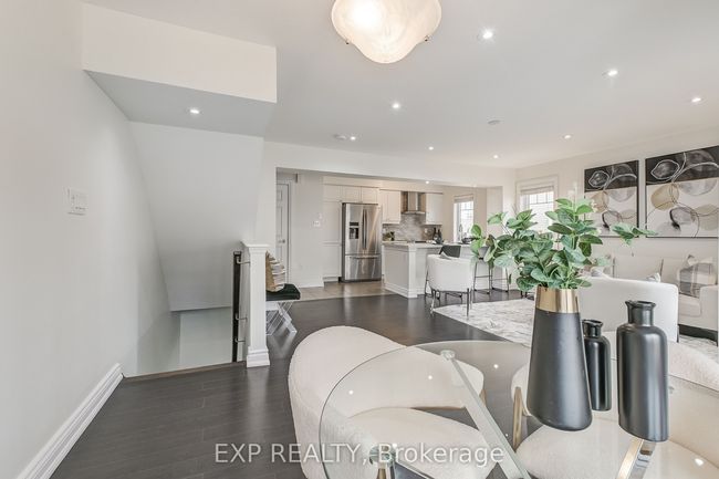 979 Nadalin Hts, House attached with 4 bedrooms, 2 bathrooms and 1 parking in Milton ON | Image 10