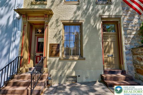 72 W Market St, BETHLEHEM, PA, 18018-5703 | Card Image