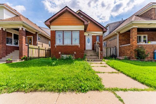 4945 W Wolfram St, Chicago, IL, 60641-5143 | Card Image